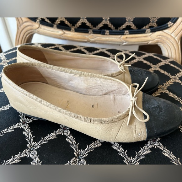 Chanel two tone ballet flats tan & black - in fair condition, please see photos. - Picture 2 of 5